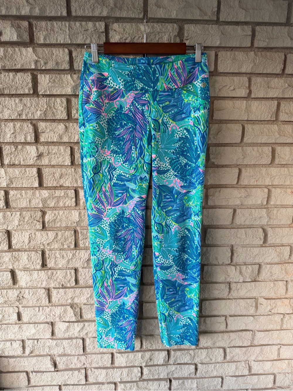 Lilly Pulitzer Blue Current Fantasea Print 
Shana Stretch Cropped Pants Size 2